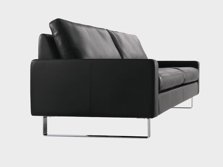 Design Original Cor Ciemnobrązowa skórzana sofa z chromowanymi nóżkami