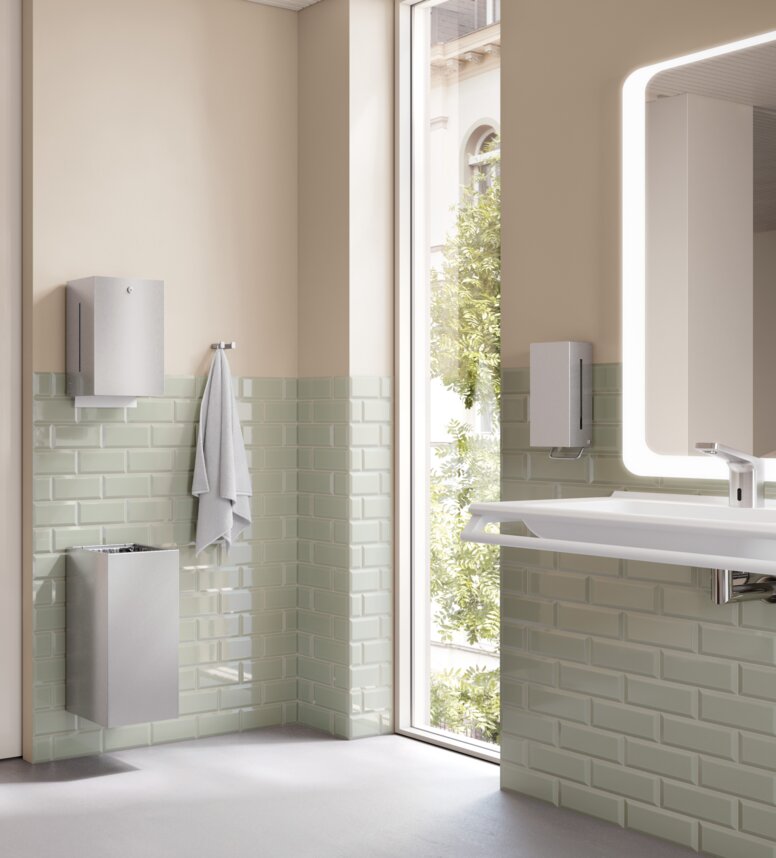 HEWI Système 900 Acier inoxydable Salle de bains avec coin lavabo et WC
