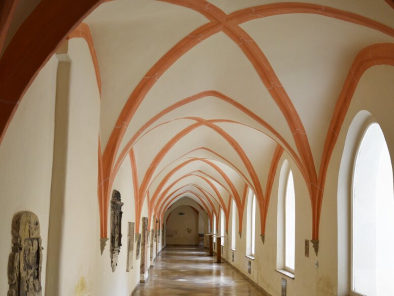 Szkoły Gisela w Passau Szkoły Gisela w Würzburgu, korytarz